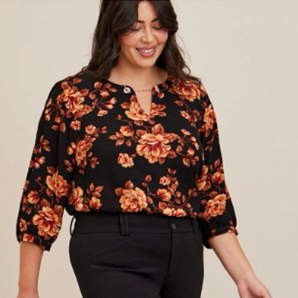 TORRID Crepe Chain Detail Floral 3/4 Sleeve Blouse